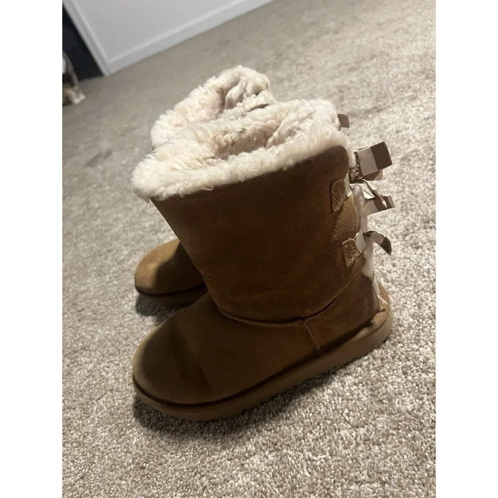 UGG Kid Classic  SHORT BAILEY‎ BOW STRIPE CHESTNUT BOOT US 3